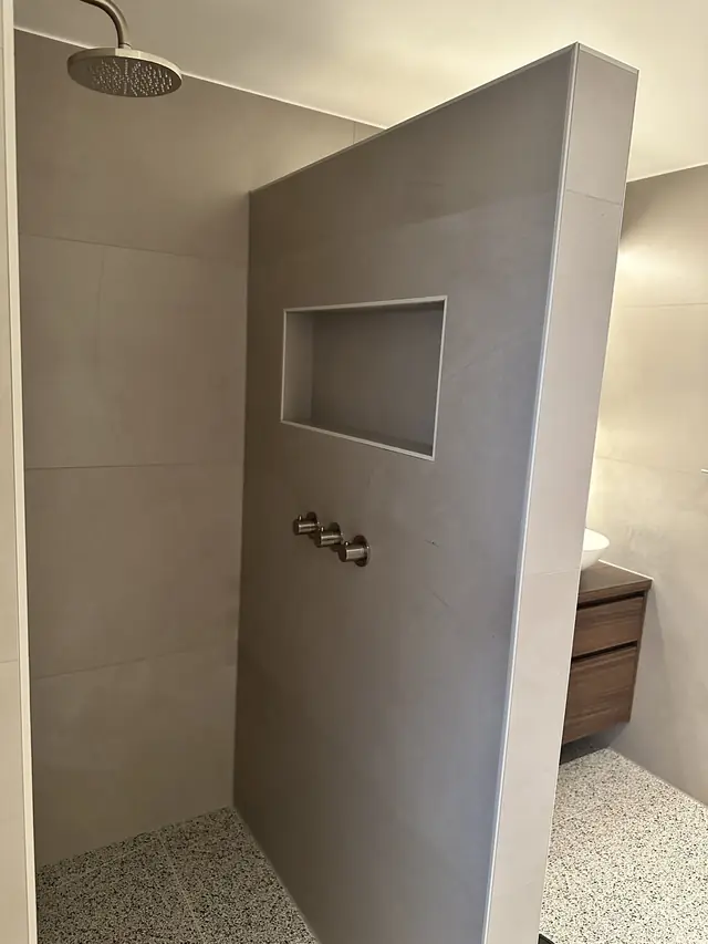 Badkamer met twee opzetkommen, foto 4 van 13