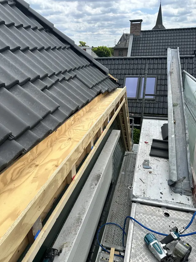 Dak vernieuwd met nieuwe pannen en dakraam, foto 19 van 27