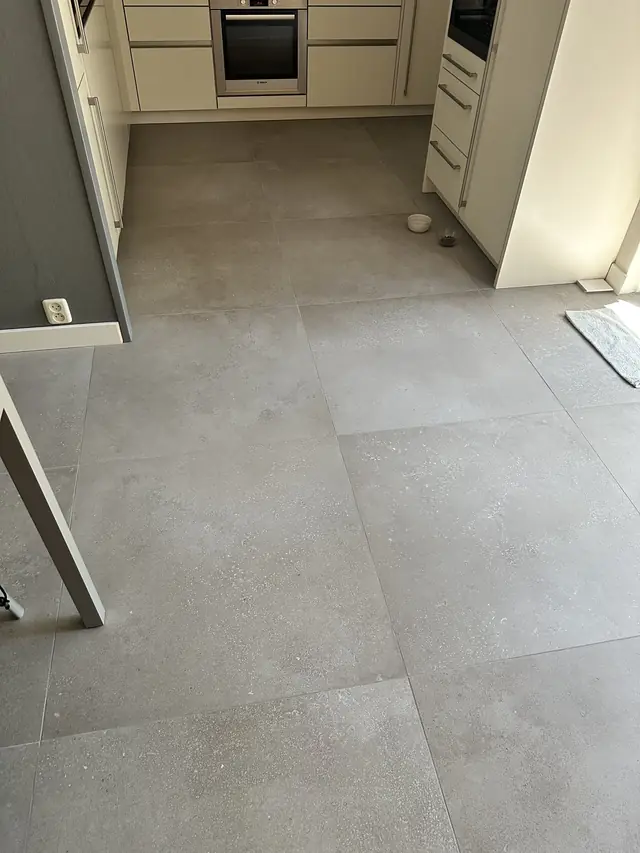 Nieuwe tegelvloer en toilet, foto 16 van 20
