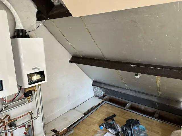 Zolder met inbouwkasten, foto 3 van 11