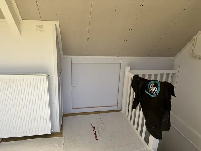 Zolder met inbouwkasten, foto 9 van 11